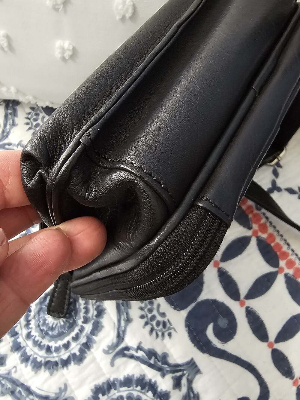 FINAL..Fossil Black Leather Crossbody - Picture 14 of 16